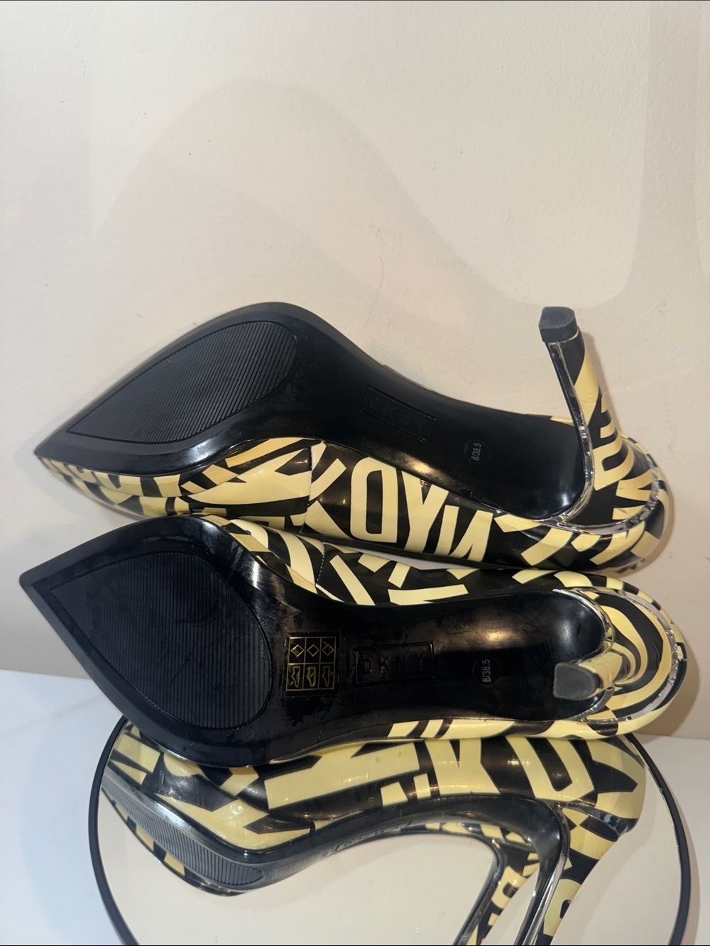 DKNY Lexi Logo Black and Cream Graphic Pointed-Toe Pumps - Size 8 - Picture 12 of 16